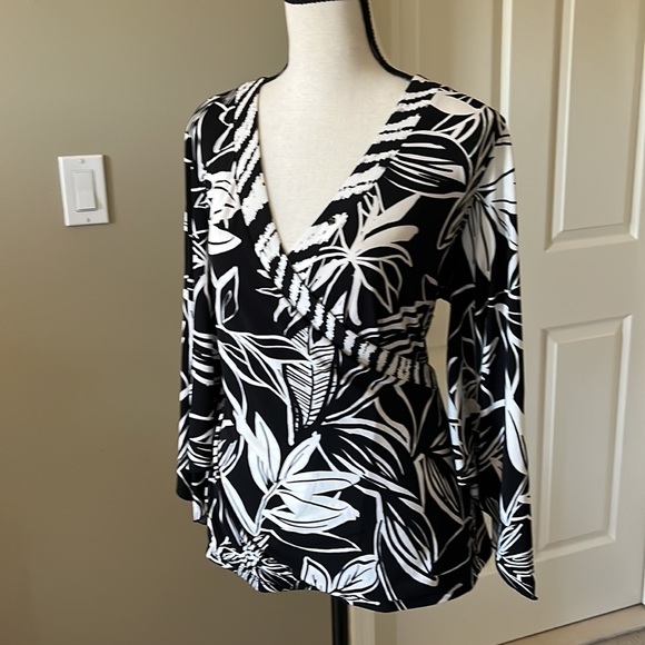 Alfani wrap blouse size medium stretchy fit that is slimming - Picture 1 of 8